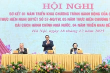 팜 민 찐 총리가 과학기술 발전, 혁신 및 디지털 전환의 돌파구 마련에 관한 당 중앙위원회 결의 제57호(57-NQ/TW) 이행 상황을 점검하는 회의를 주재하고 있다. (사진: 쩐 하이)