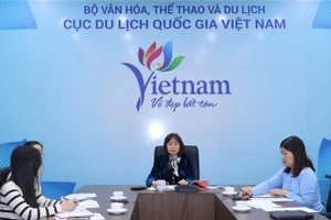 응우옌 티 호아 마이 베트남 국가관광청 부청장이 ITE HCMC 2026 준비를 위한 온라인 회의를 주재하고 있다. (사진: TITC)