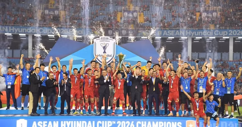 베트남 대표팀이 2008년, 2018년, 2024년에 이어 통산 네 번째로 아세안 현대컵 정상에 올랐다. (사진: Trần Hải)