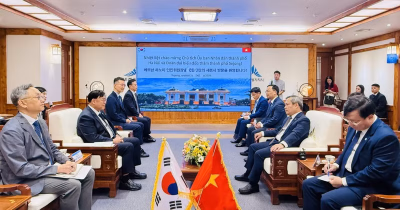 하노이시와 세종시 간 우호협력의향서 체결식 모습. (사진: Nhật Hưng/TTXVN)