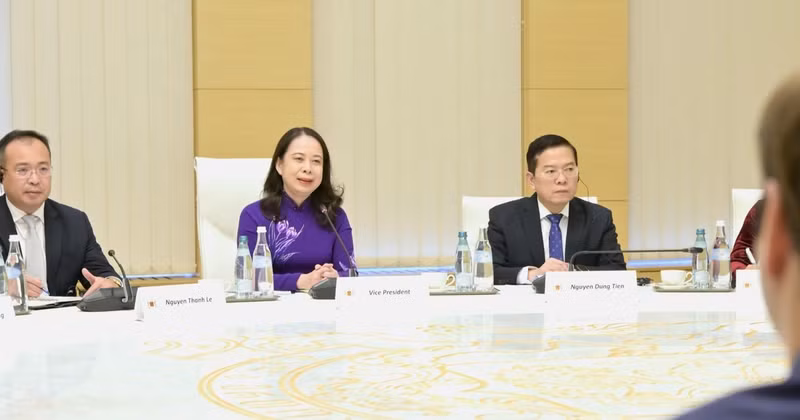 보 티 아인 쑤언 국가부주석이 이라클리 코바키제 조지아 총리와 회담을 갖고 있다. (사진: 베트남 외교부) 