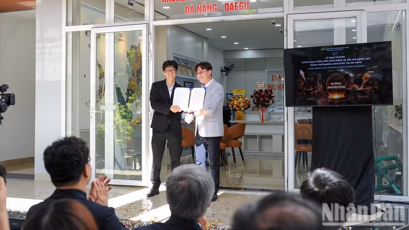 양국 기업 간 협력 양해각서(MOU) 교환식. (사진: Công Vinh)