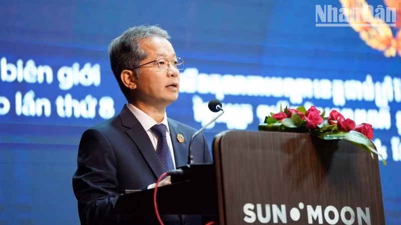 회의에서 발언하는 응우옌 반 꽝 베트남 최고인민법원장. (사진: ĐINH TRƯỜNG)