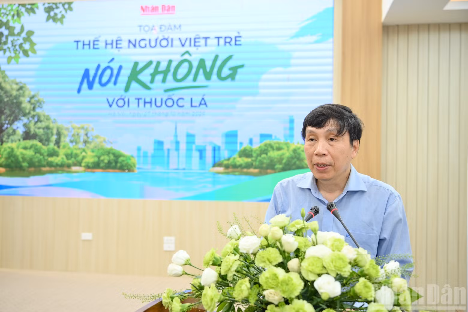 응우옌 홍 응옥 국회 문화사회위원회 문화사회국 부국장이 '담배 피해 예방 및 통제법 일부 조항 개정안에서의 신종담배 제품 개념과 건강 경고에 대한 제언'을 주제로 발표하고 있다.