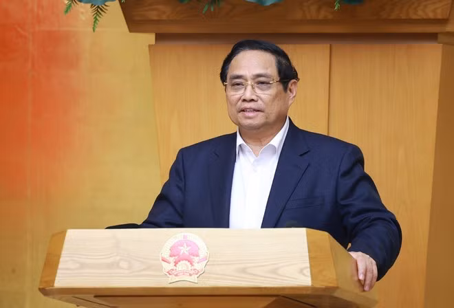 팜민찐 총리가 일 정부 월례회의에서 발언하고 있다. (사진: VNA)