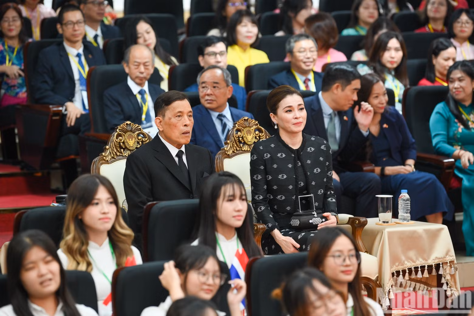 마하 와치랄롱꼰 태국 국왕과 수티다 왕비.