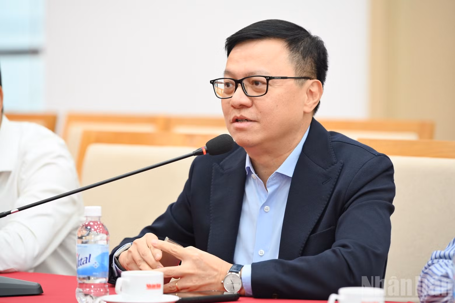 베트남 공산당 중앙위원이자 중앙선전교육위원회 부위원장인 레 꾸옥 민 인민신문 편집장(사장).