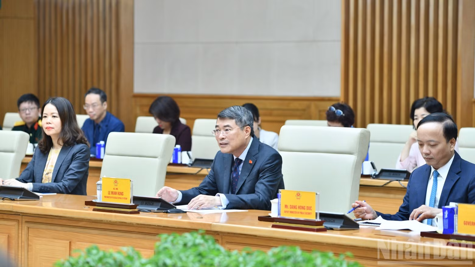 레 민 흥 총리는 베트남이 유엔과 더욱 긴밀하고 효과적인 협력을 강화해 나가기를 희망한다고 강조했다.