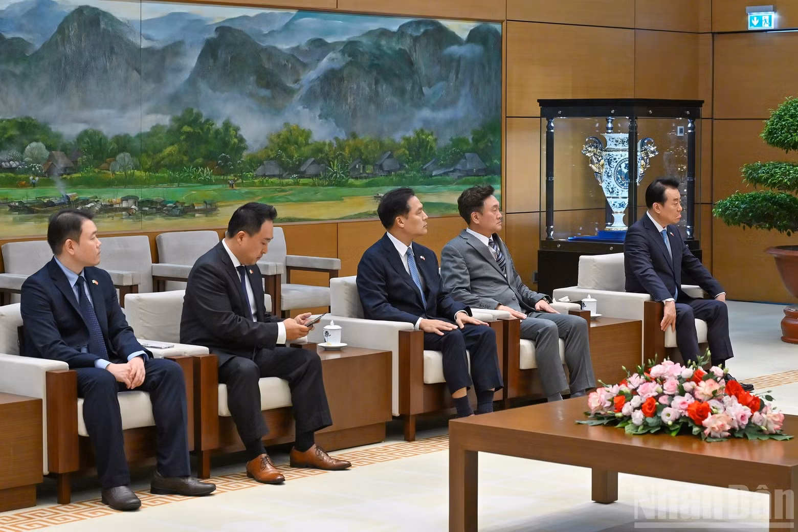 이신재 한국-베트남 친선협회 회장을 수행한 대표단.