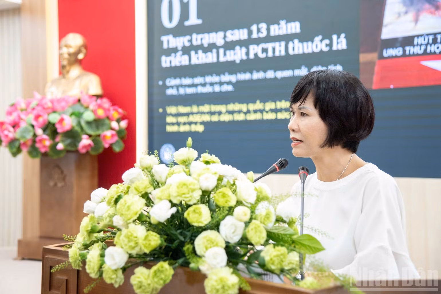 ‘담뱃갑 건강 경고 그림·문구 개선안' 발표에 나선 레 티 타인 흐엉 공중보건대학교 부총장.