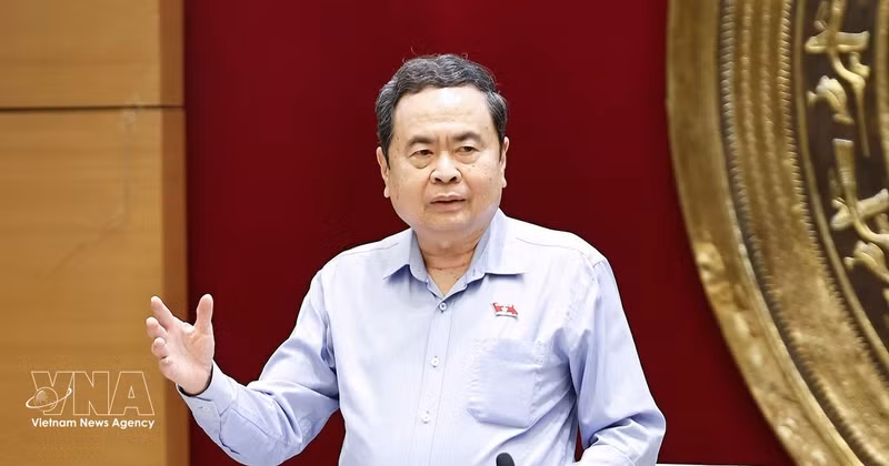 쩐 타인 먼 국회 의장이 21일 하노이에서 열린 국회 소수민족위원회 상임위원들과의 업무 회의에서 발언하고 있다. (사진: VNA)