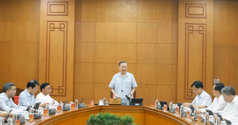 또 럼 당 서기장 겸 국가주석이 21일 하노이에서 중앙 과학·기술·혁신·디지털전환 지도위원회 상임위원회 회의를 주재하고 있다. (사진: VNA)