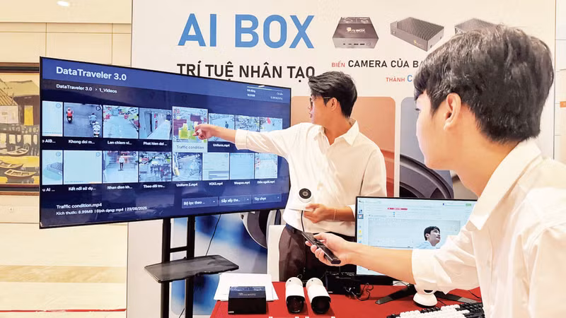 2025 베트남 AI 페스티벌에서 AI 기반 제품을 선보이고 있다. (사진: 하린)