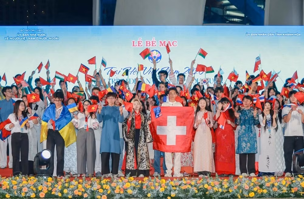 전 세계 32개국 및 지역의 해외 교민 청년·학생 100여명이 참가한 2026년 베트남 여름캠프. (사진: THÀNH LONG)
