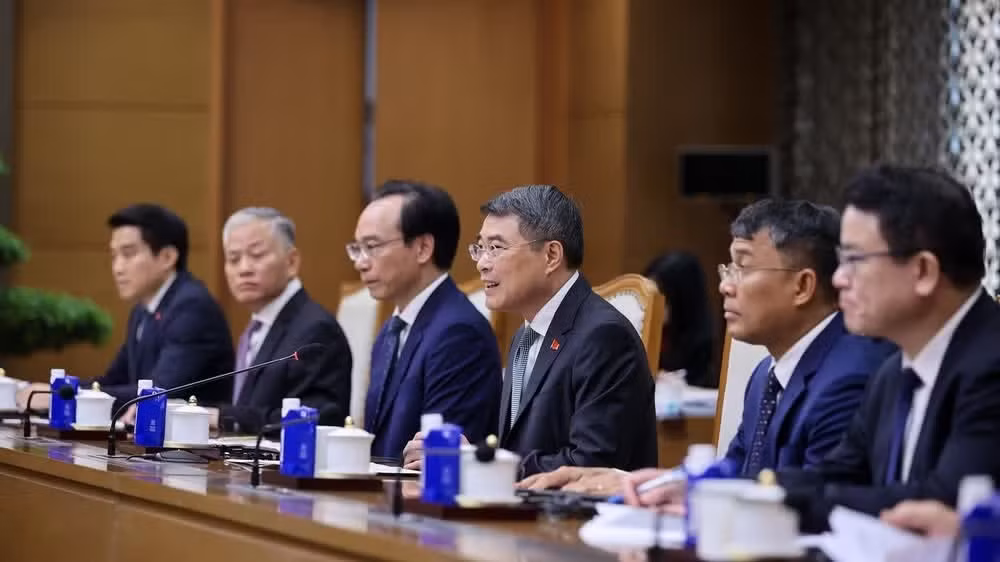 레민흥 총리와 일부 부처 및 기관 지도자들이 면담에 참석하고 있다. (사진: VGP/Nhật Bắc)