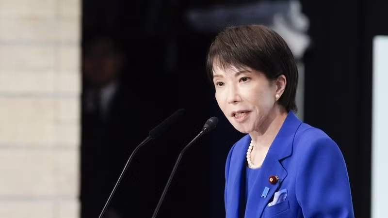다카이치 사나에가 2025년 10월 4일 도쿄에서 열린 일본 집권 자민당(LDP) 총재 선거 투표 중 연설을 하고 있다. (사진: 교도/베트남통신사)