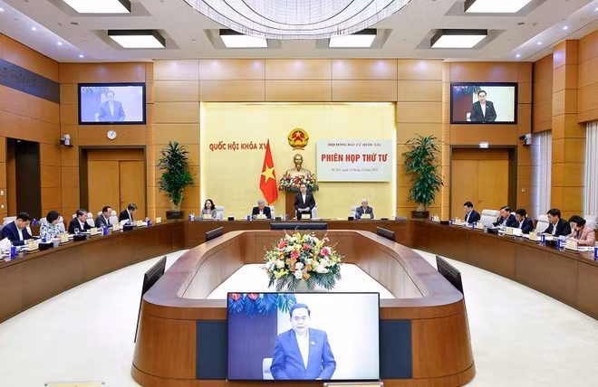쩐탄먼 국회의장이 15일 국가선거위원회 제4차 회의를 주재하고 있다. (사진: VNA)