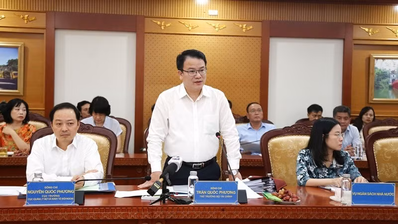쩐꿕프엉 재무부 차관이 2025년 공공투자 집행 추진을 위한 회의를 주재했다.