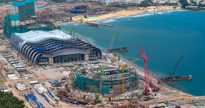 2027년 APEC 정상회의를 위한 컨벤션 센터 건설이 진행 중인 모습. (사진: VNA)
