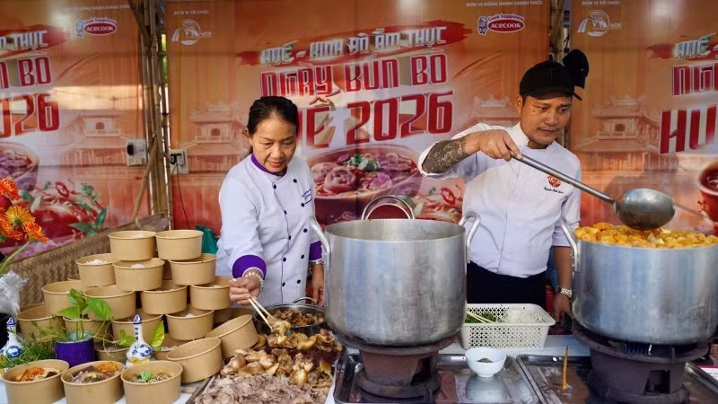 축제에 마련된 분버후에 가판대. (사진: Lê Đình Hoàng)