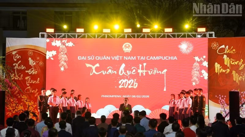 캄보디아 주재 베트남 대사관이 주최한 ‘2026년 고향의 봄’ 프로그램. (사진: DINH TRUONG)