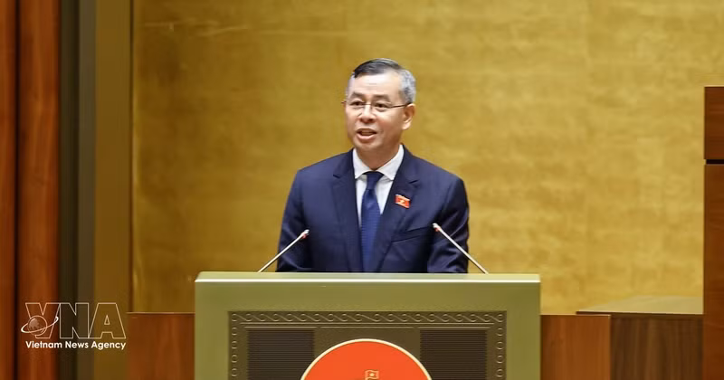 응오 반 뚜언 재무장관이 정부의 제안을 발표하고 있다. (사진: VNA)