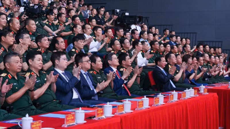 제5회 ‘신시대 당의 이념적 토대 수호’ 글쓰기 대회(2025–2026) 평가 및 시상식에 참석한 대표단.
