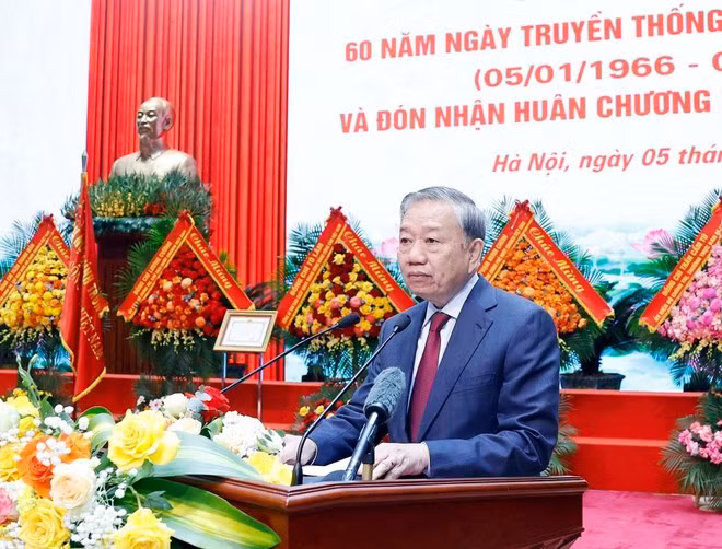 또 럼 당 서기장이 내부 업무 부문 전통의 날 60주년 기념식에서 연설하고 있다. (사진: VNA)