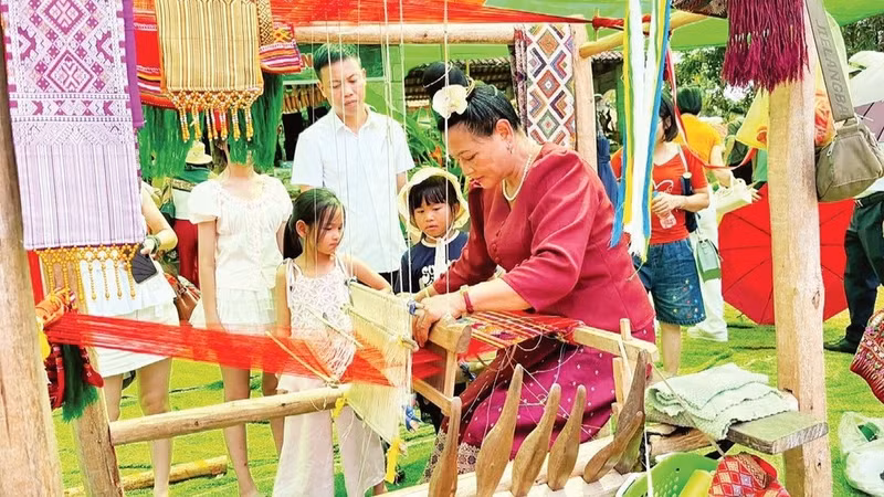 베트남 민족문화관광촌에 재현된 고산 시장. (사진: 조직위원회)