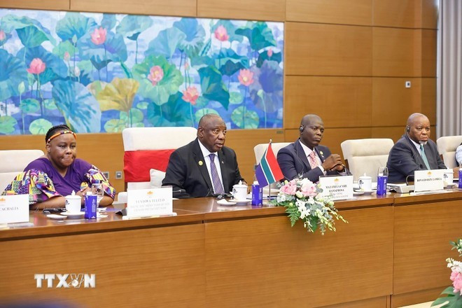 남아프리카공화국 마타멜라 시릴 라마포사 대통령이 쩐 타인 먼 국회의장과의 회의에서 발언하고 있다. (사진: VNA)