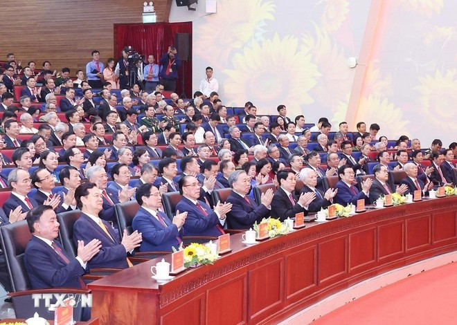 또럼 당 서기장과 현직 및 전직 당·국가 지도자들이 대회에 참석하고 있다. (사진: VNA)