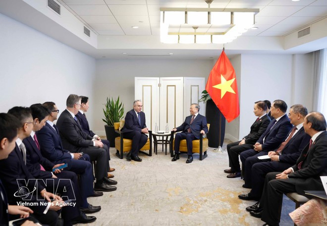 또럼 당 서기장이 20일 오후 워싱턴 D.C.에서 캠벨 전 미국 국무부 부장관을 접견하고 있다. (사진: VNA)