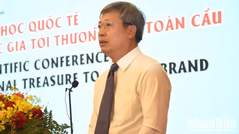 세미나에서 발언하는 호 꽝 브우 다낭시 인민위원회 부위원장.