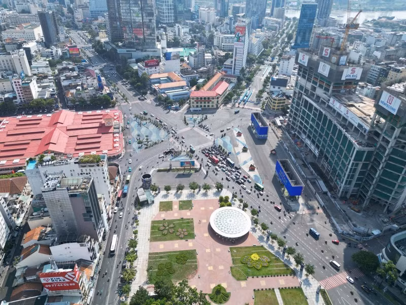 중단된 프로젝트가 다시 재가동되면서 활기를 찾은 호찌민시.