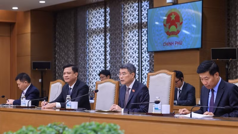 레 민 흥 국무총리와 일부 부처, 기관의 지도자들이 접견에 참석하고 있다. (사진: VGP/Nhật Bắc)
