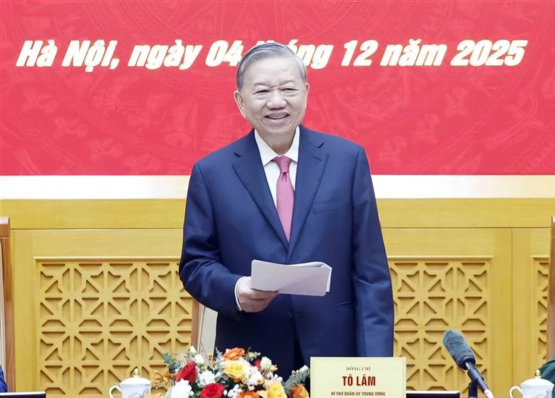 또 럼 당 서기장이 4일 하노이에서 열린 중앙군사위원회 제15차 회의에서 연설하고 있다. (사진: VNA)