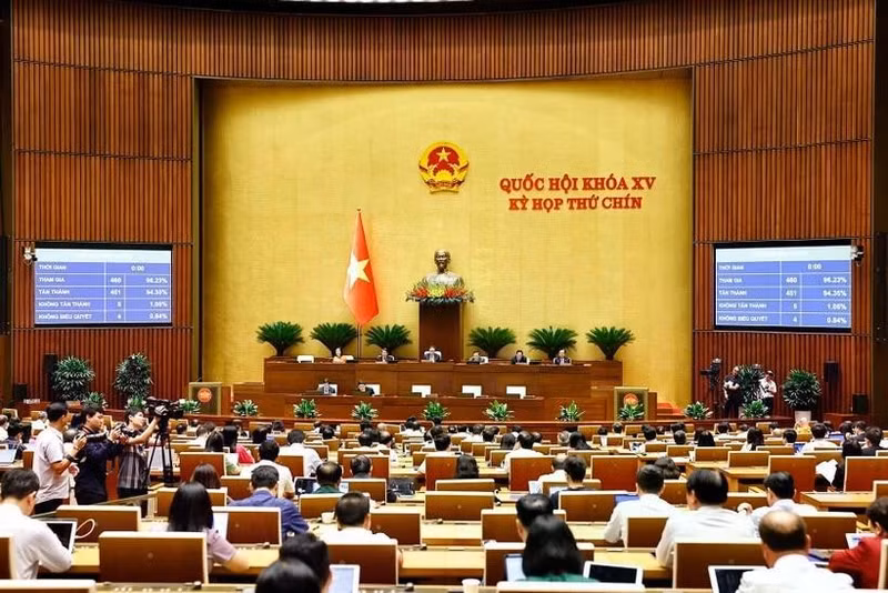 교원법안 투표를 하는 국회의원들. (사진: VNA)