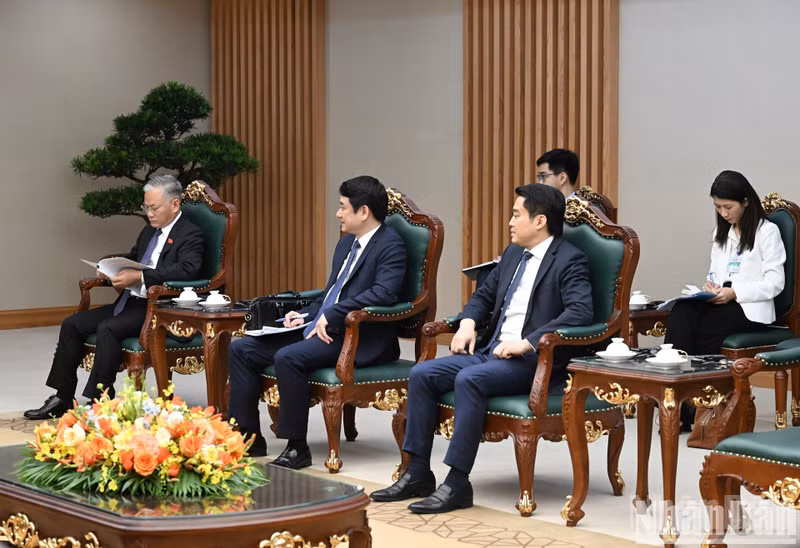 베트남 정부 소속 각 부처와 기관의 대표들이 접견에 참석하고 있다.