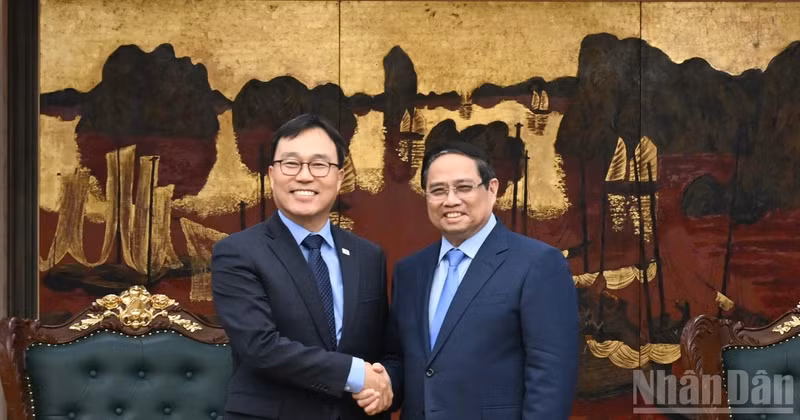 팜 민 찐 베트남 총리가 최영삼 주베트남 한국 대사를 접견하고 있다. (사진: 쩐 하이)