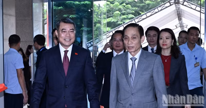 레 민 흥 총리가 새로운 시대 국가 발전을 위한 외교 전체회의에 참석하고 있다. (사진: TRẦN HẢI)
