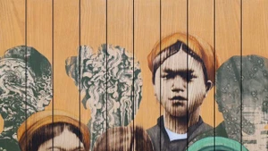 응오 반 삭(Ngo Van Sac)의 목탄화 ‘인도차이나’(2024)가 2025년 런던 아시아 미술전(Asian Art in London) 현대 및 동시대 부문에서 상위 3개 작품에 선정됐다. (사진: VNA)