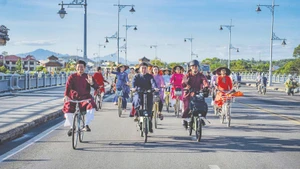 후에시는 종종 아오자이를 기념하는 특별한 날을 지정하곤 한다.