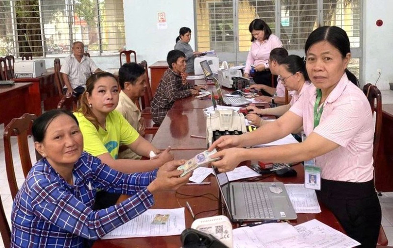 베트남 사회정책은행(VBSP) 떠이닌 지점이 지역 주민들의 생산 개발을 위해 정책성 신용 대출을 지원하고 있다. (사진: VBSP)