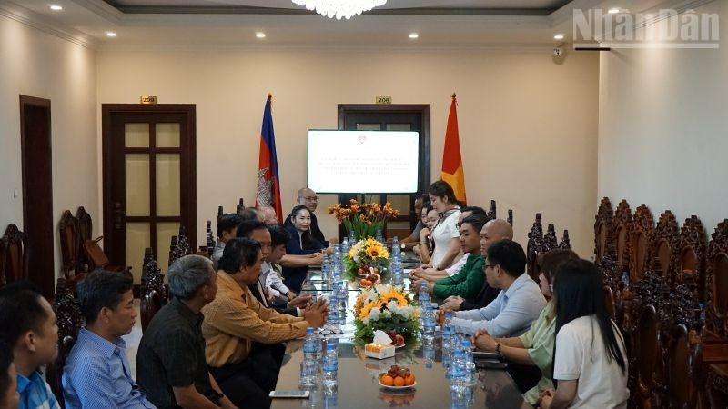  소중한 실무 경험을 공유하는 기업인들. (사진: DINH TRUONG)