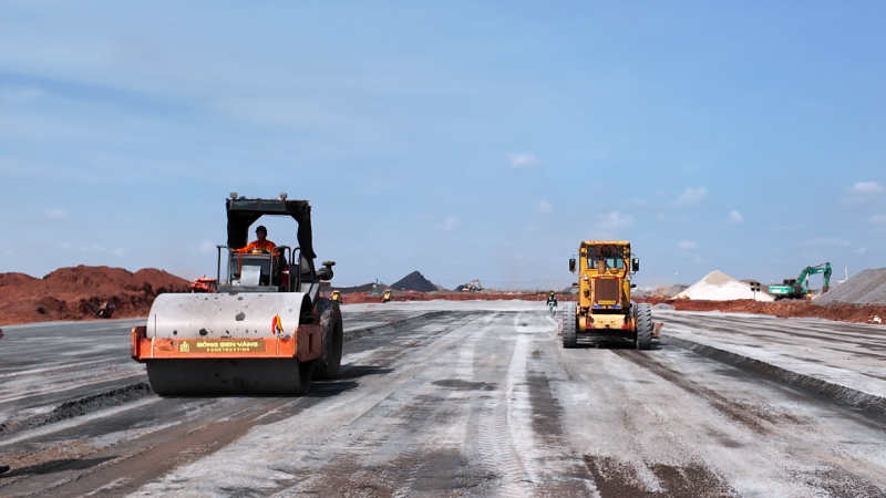 2025년 마지막 몇 달 동안 외국 자금이 투입된 공공 투자 자본의 집행 속도를 가속화한다. (사진: nhandan.vn)