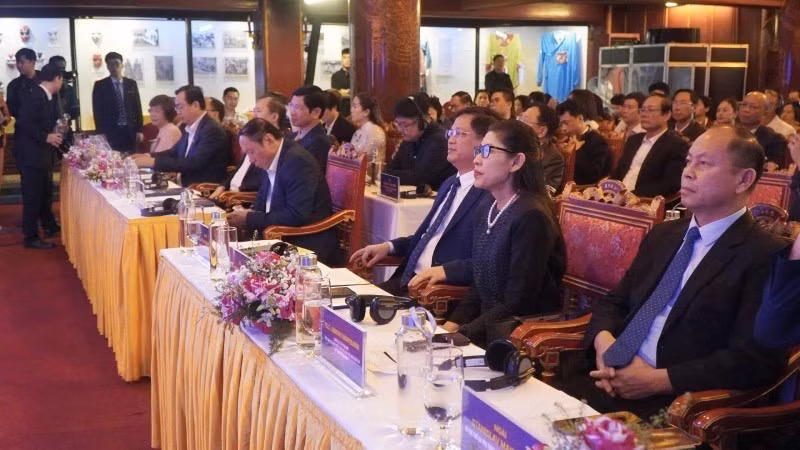 이번 회의에서는 문화가 중요한 내생적 자원으로서 갖는 역할을 강조했다.