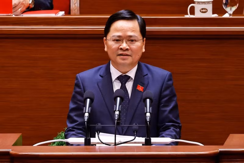 응우옌 안 투안 당 중앙위원회 정책전략위원회 부위원장이 제14차 전국당대회에서 연설하고 있다. (사진: VNA)