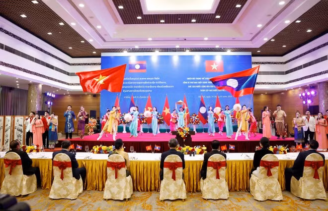 행사에서 열린 음악 공연 (사진: VNA)