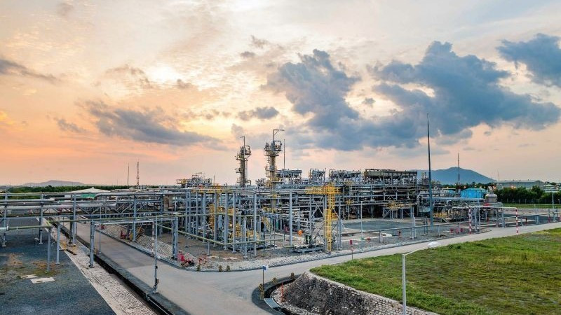 PV GAS의 핵심 과학기술 프로젝트인 딘코 가스 처리 공장은 베트남의 가스 산업의 지속 가능한 발전을 촉진하고 국가 에너지 안보를 보장하는 데 크게 기여하고 있다.