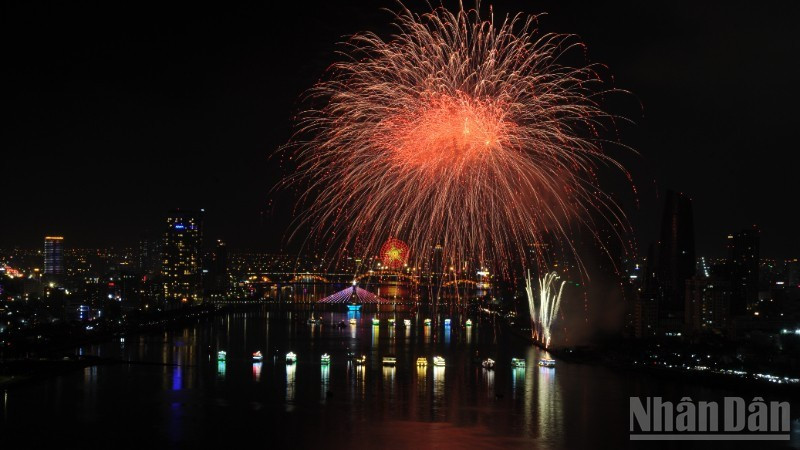 다낭시는 2026년 설날 전야에 6곳에서 불꽃놀이를 개최할 예정이다. (사진: ANH DAO)